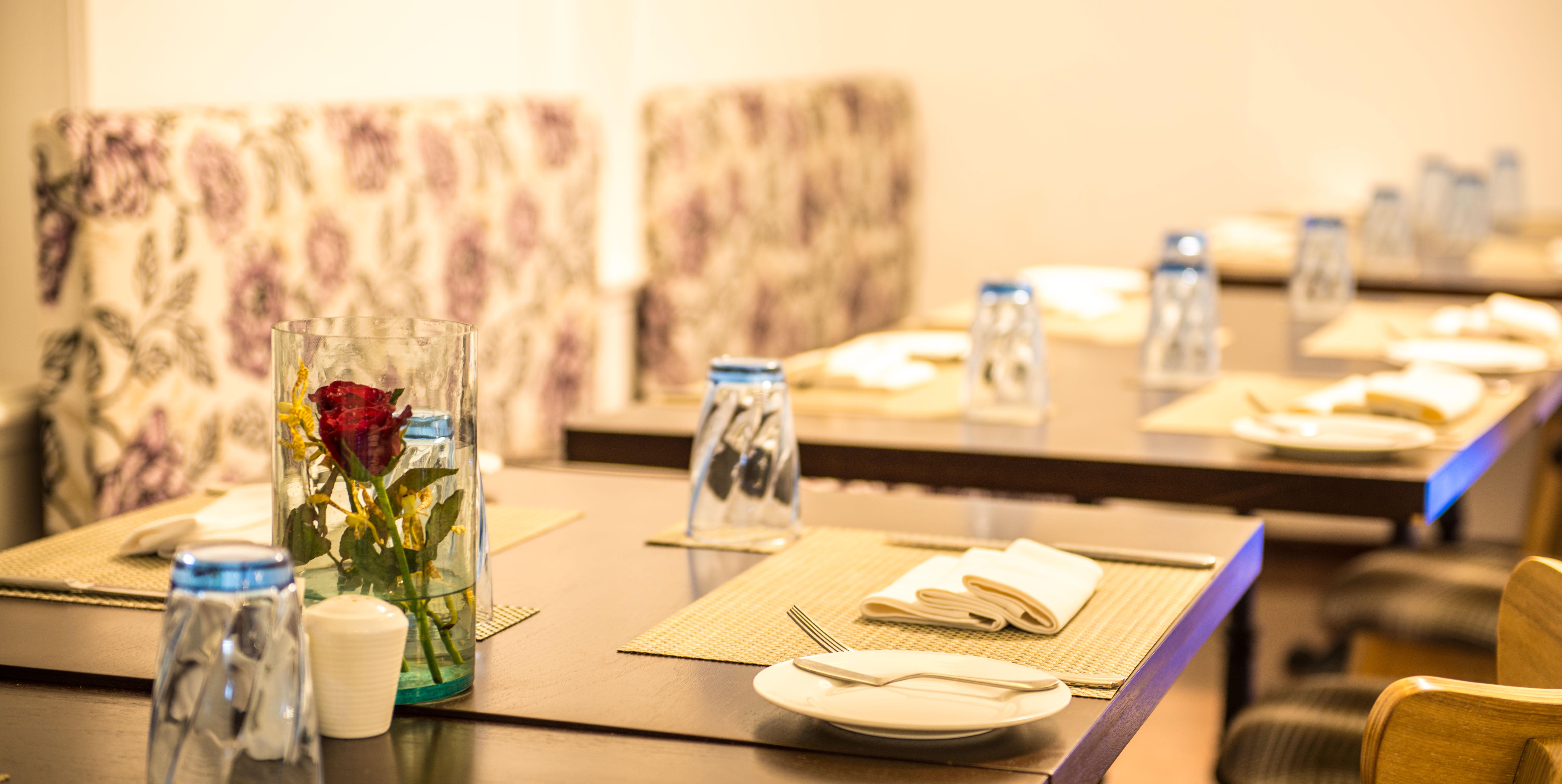 יאנגון Rose Garden Hotel מראה חיצוני תמונה